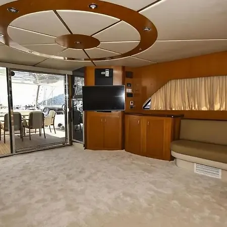 Luxury Life Botel