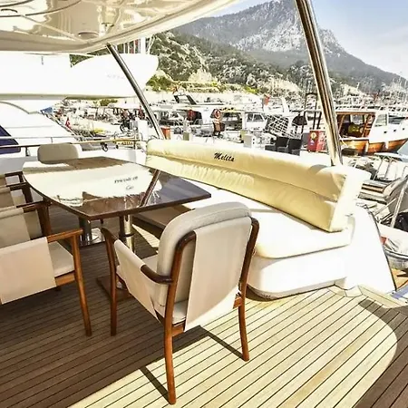 Luxury Life بوتيل